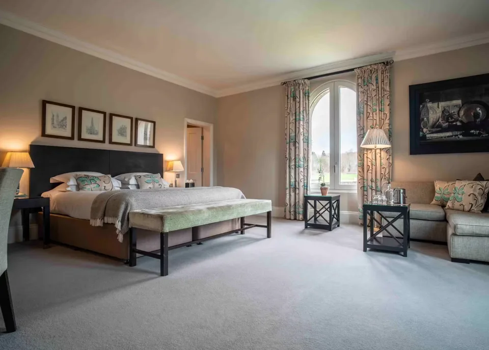 Bowood Hotel, Spa and Golf Resort, a bedroom